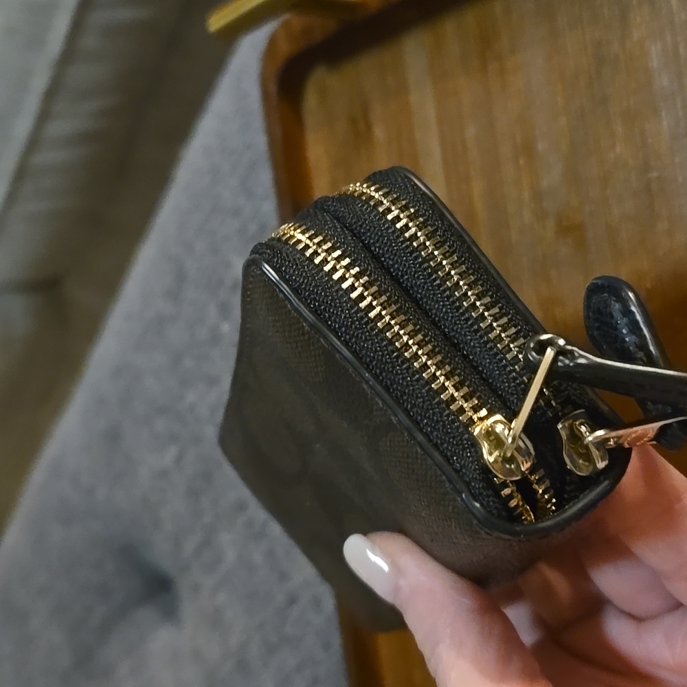 Coach Black Leather Zip Wallet - Picture 3 of 4